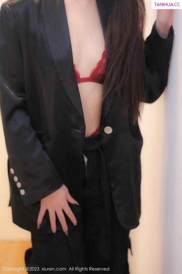 [XiuRen]高清写真图 2023.03.14 No.6409 四月月 黑丝美腿